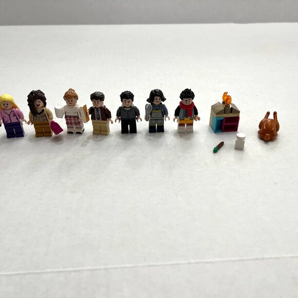 LEGO Icons The Friends Apartments 10292 RETIRED - Picture 3 of 9